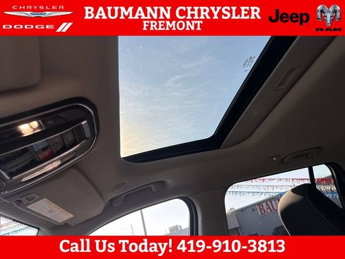 Used 2023 Jeep Grand Cherokee Laredo w/ Luxury Tech Group I AWD/4WD image 21