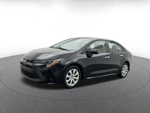 Used 2025 Toyota Corolla LE FWD image 3