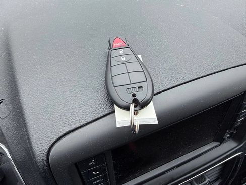 Used 2017 Dodge Grand Caravan SE FWD image 33