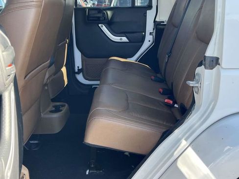 Used 2016 Jeep Wrangler Unlimited Sahara image 16