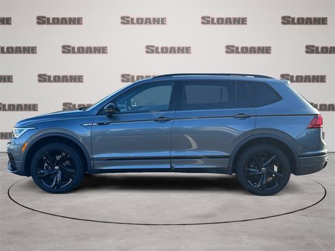 Used 2023 Volkswagen Tiguan SE R-Line image 2