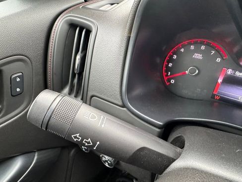 Used 2015 GMC Canyon SLE w/ All-Terrain Package image 12