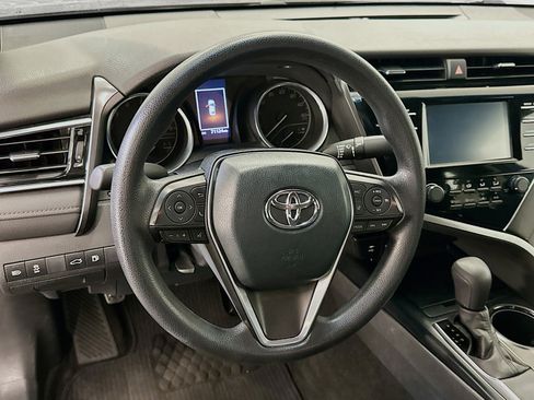 Used 2018 Toyota Camry LE FWD image 18