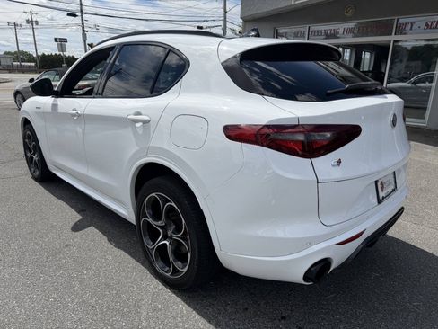 Used 2022 Alfa Romeo Stelvio Veloce AWD/4WD image 5