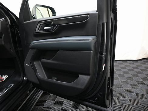 Used 2025 GMC Yukon XL AT4 w/ AT4 Premium Package AWD/4WD image 33