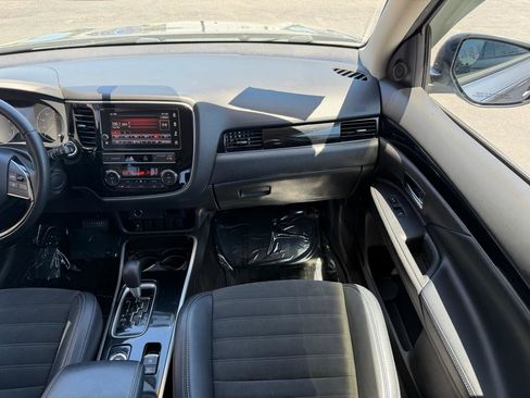Used 2019 Mitsubishi Outlander SEL AWD/4WD image 23