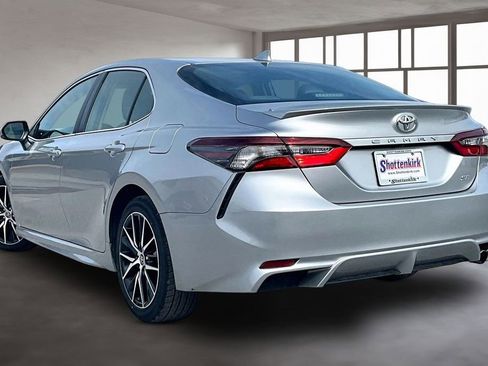 Used 2023 Toyota Camry SE image 4