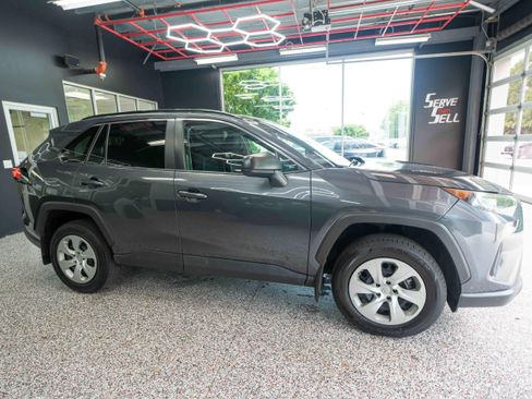 Used 2019 Toyota RAV4 LE w/ Carpet Mat Package FWD image 5