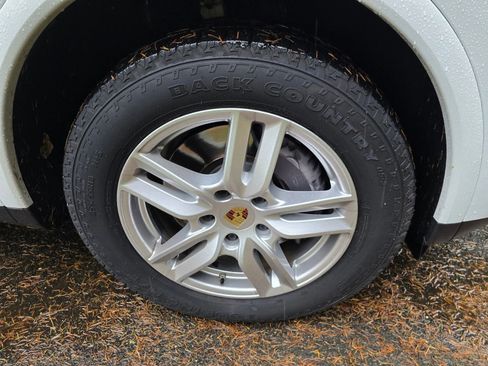 Used 2017 Porsche Cayenne Platinum Edition image 9