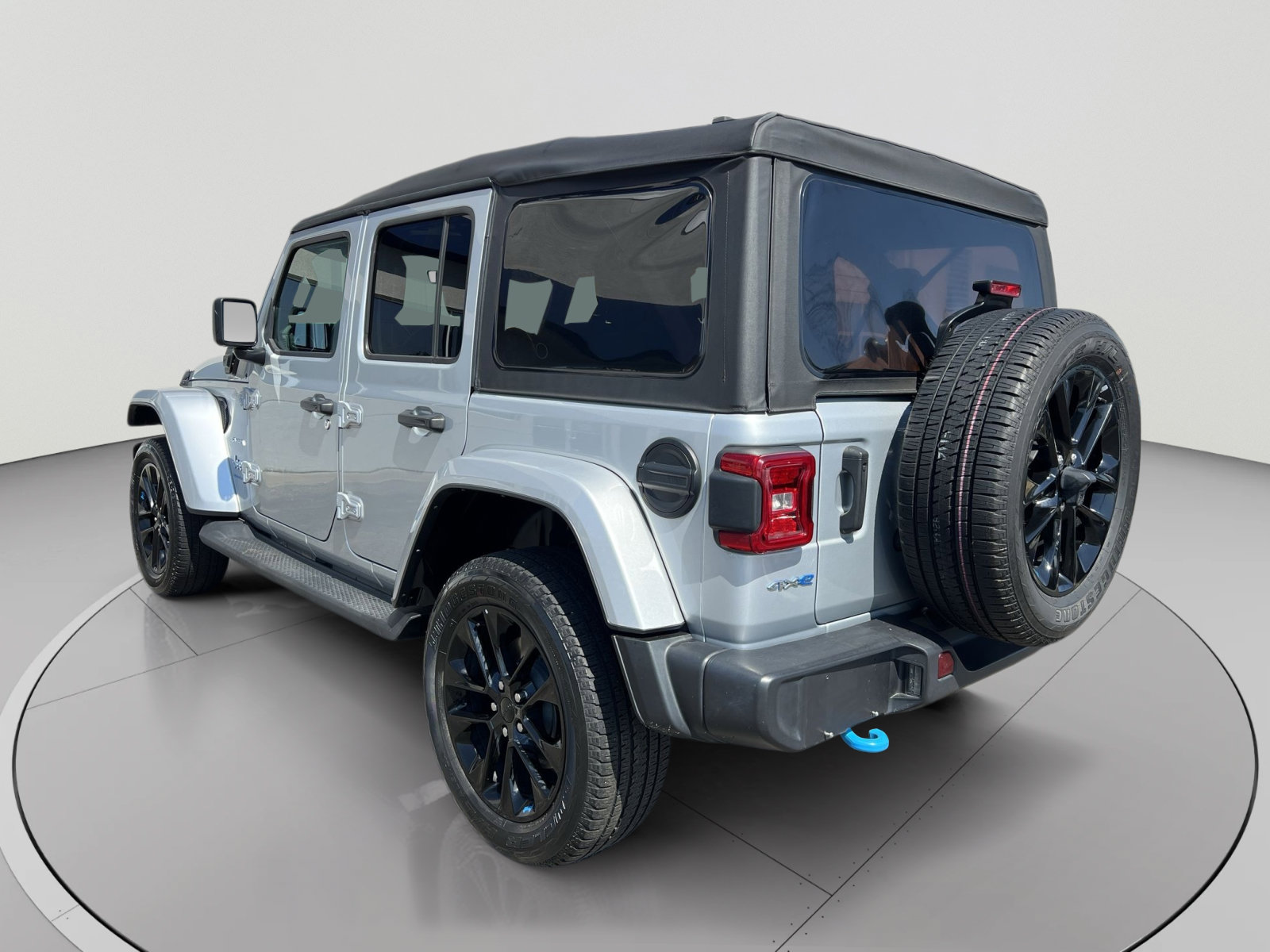 Used 2023 Jeep Wrangler Unlimited Sahara w/ Cold Weather Group AWD/4WD image 3