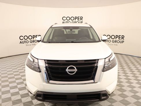 Used 2025 Nissan Pathfinder SV image 9