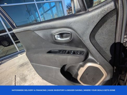 Used 2017 Jeep Renegade Latitude w/ Safety & Security Group image 27