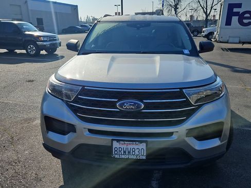 Used 2020 Ford Explorer XLT image 4