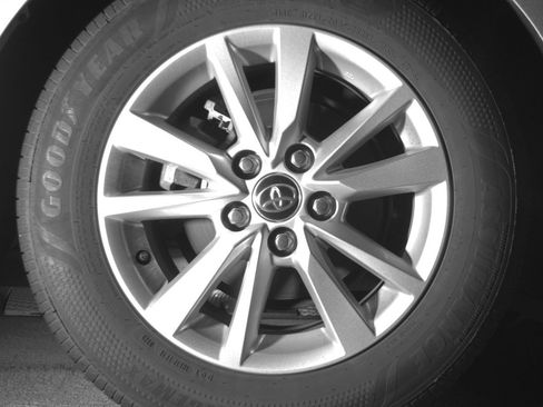 Used 2025 Toyota Camry LE image 15