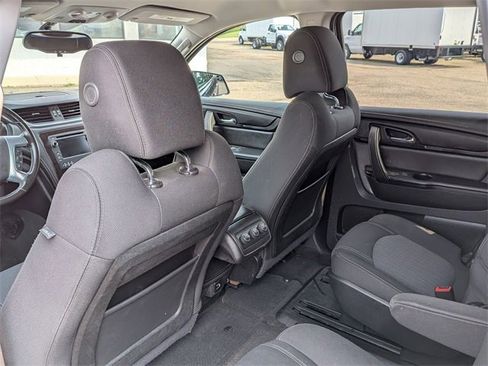 Used 2017 Chevrolet Traverse LT w/ Style and Technology Package image 24