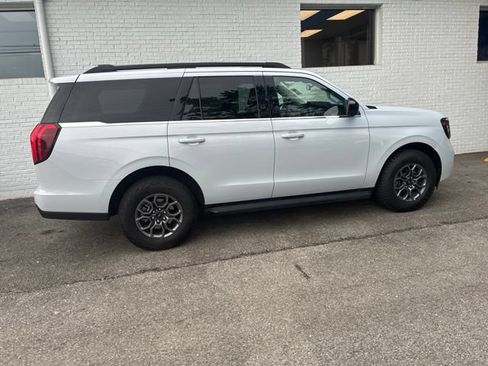 Used 2025 Ford Expedition Active RWD image 25