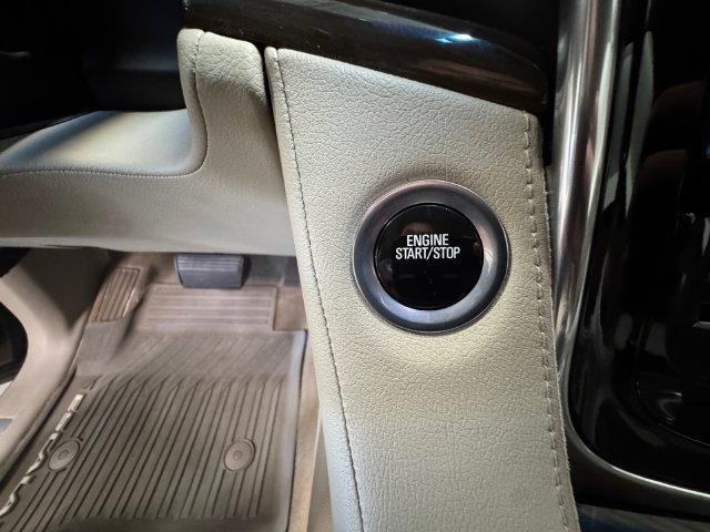 Used 2018 Cadillac Escalade Luxury AWD/4WD image 22