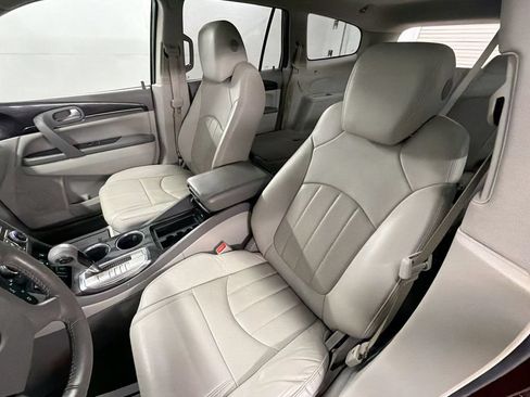 Used 2017 Buick Enclave Leather FWD image 18