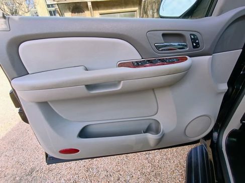 Used 2007 Chevrolet Suburban 2500 LT w/ LT Preferred Equipment Group image 24