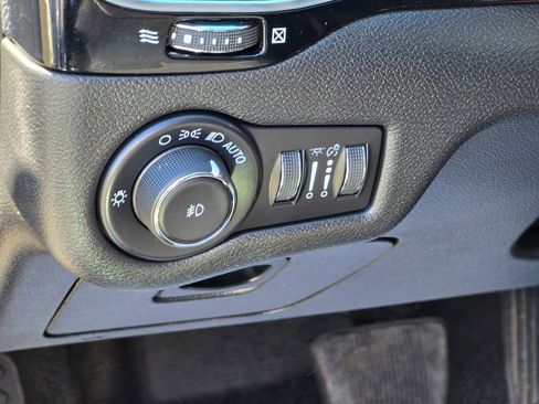 Used 2021 Jeep Cherokee Latitude Plus image 7