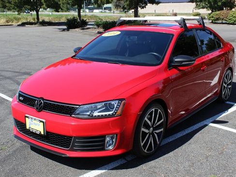 Used 2014 Volkswagen Jetta GLI Autobahn FWD image 2