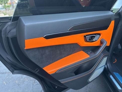 Used 2022 Lamborghini Urus image 17