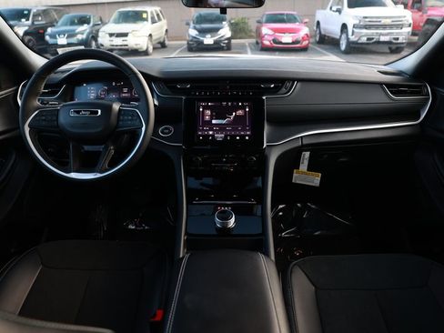 New 2025 Jeep Grand Cherokee Altitude image 20