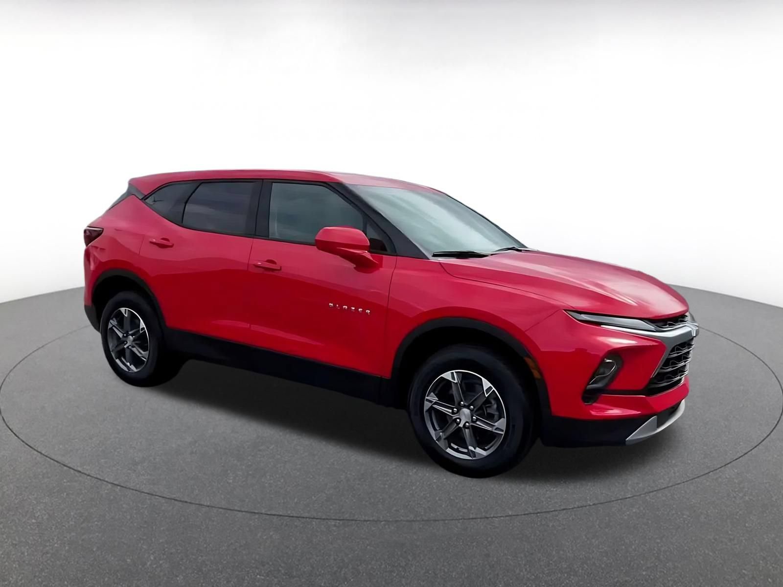 Used 2026 Chevrolet Blazer LT FWD image 2