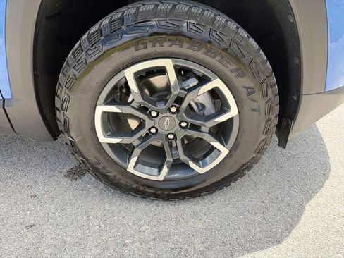 Used 2025 Chevrolet Equinox ACTIV w/ Safety and Technology Package image 36