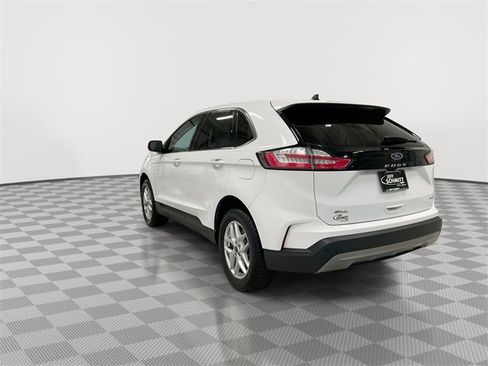 Used 2023 Ford Edge SEL image 8