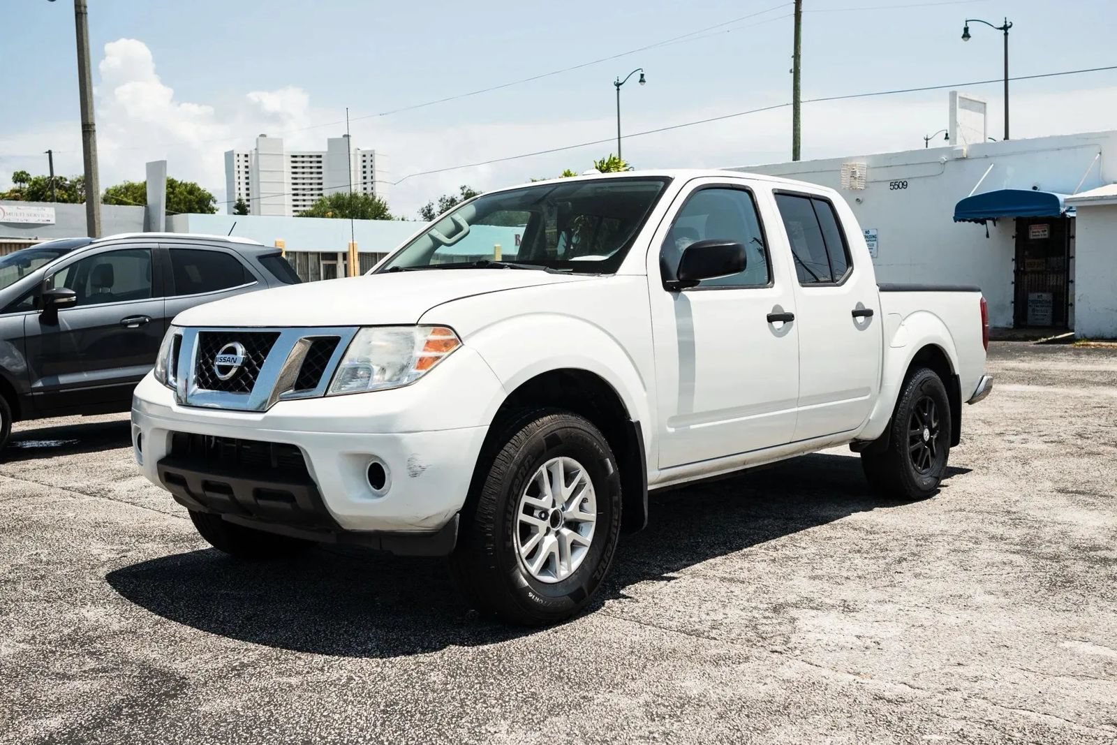 Used 2018 Nissan Frontier SV RWD image 2