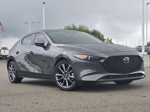 Used 2022 MAZDA MAZDA3 s FWD image 2
