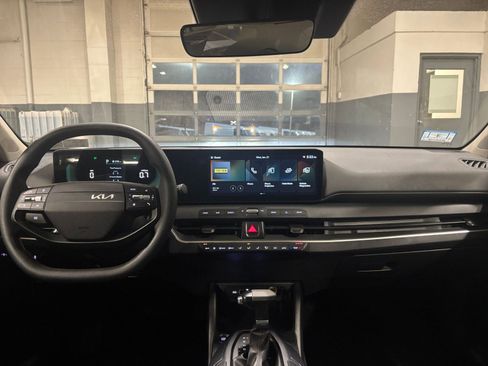 Used 2025 Kia K4 LXS image 32