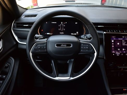 New 2025 Jeep Grand Cherokee L Altitude image 44