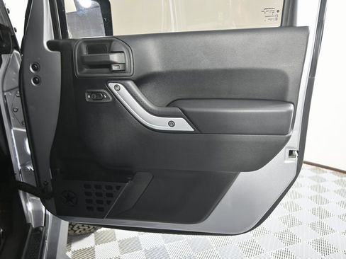 Used 2014 Jeep Wrangler Unlimited Sahara w/ Connectivity Group image 12