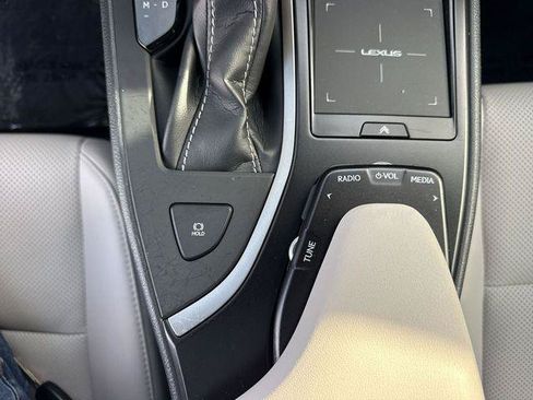 Certified 2022 Lexus UX 200 w/ Premium Package FWD image 21