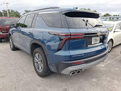 Used 2025 Chevrolet Traverse LT FWD image 9