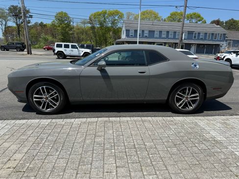 Used 2019 Dodge Challenger SXT AWD/4WD image 4