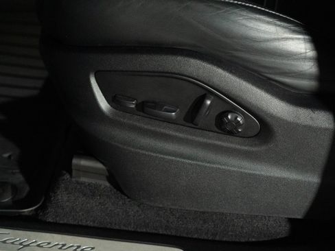 Certified 2023 Porsche Cayenne AWD/4WD image 13