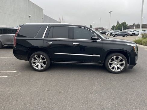 Used 2016 Cadillac Escalade Premium image 4