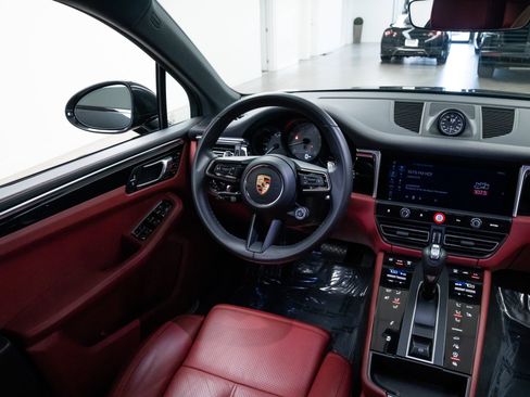 Used 2024 Porsche Macan S AWD/4WD image 10
