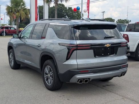 Used 2025 Chevrolet Traverse LT AWD/4WD image 5