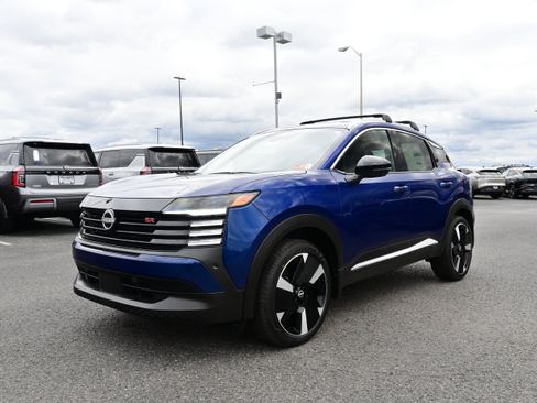 New 2026 Nissan Kicks SR w/ SR Premium Package image 4