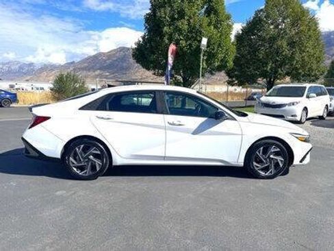 Used 2025 Hyundai Elantra Sport image 3