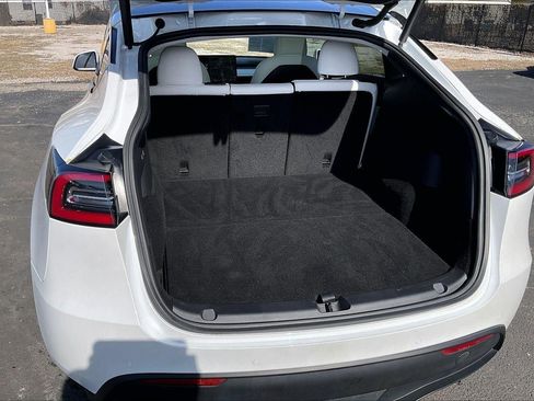 Used 2020 Tesla Model Y Long Range image 4