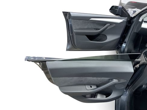 Certified 2023 Tesla Model Y AWD image 10