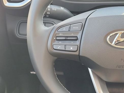 New 2025 Hyundai Venue SEL image 27