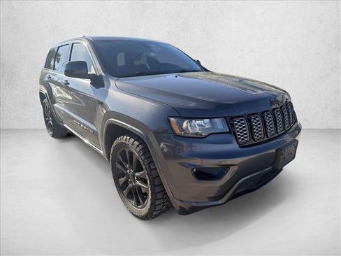 Used 2018 Jeep Grand Cherokee Altitude RWD image 7
