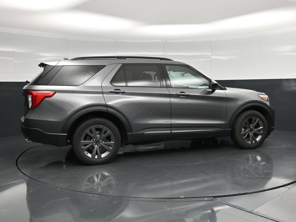 Used 2023 Ford Explorer XLT w/ Equipment Group 202A AWD/4WD image 3