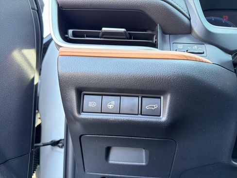 Used 2024 Toyota Grand Highlander AWD image 16